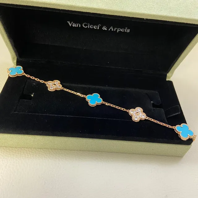 Van Cleef & Arpels Alhambra أساور توركواز وكريستال كلفر ذو أربع أوراق 3