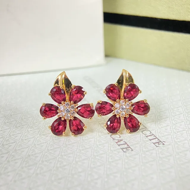 Van Cleef & Arpels Flower-Shaped Gemstone and Diamond Stud Earrings 8