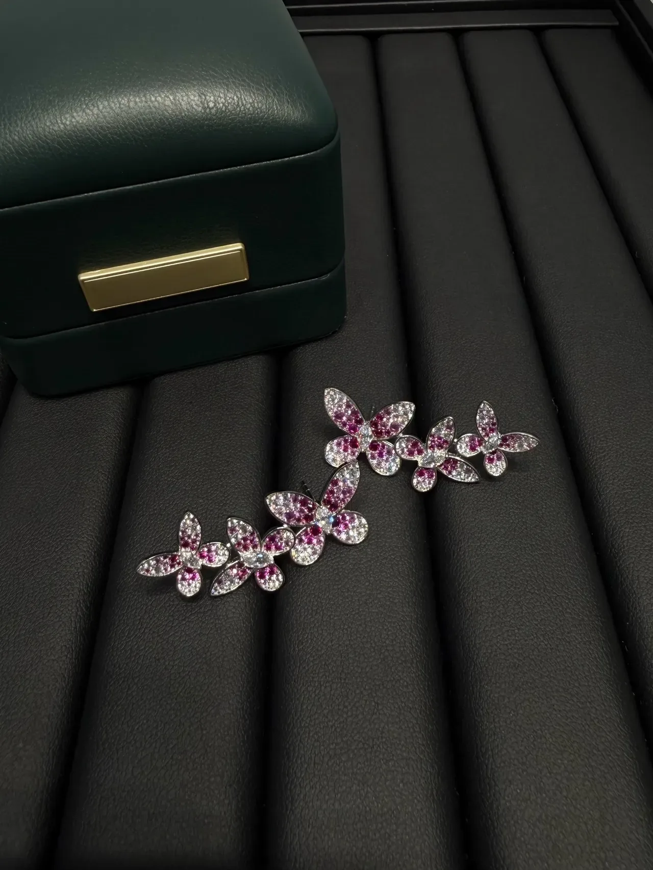 Van Cleef & Arpels Frivole Boucles d'oreilles floral cluster rose et blanc 4