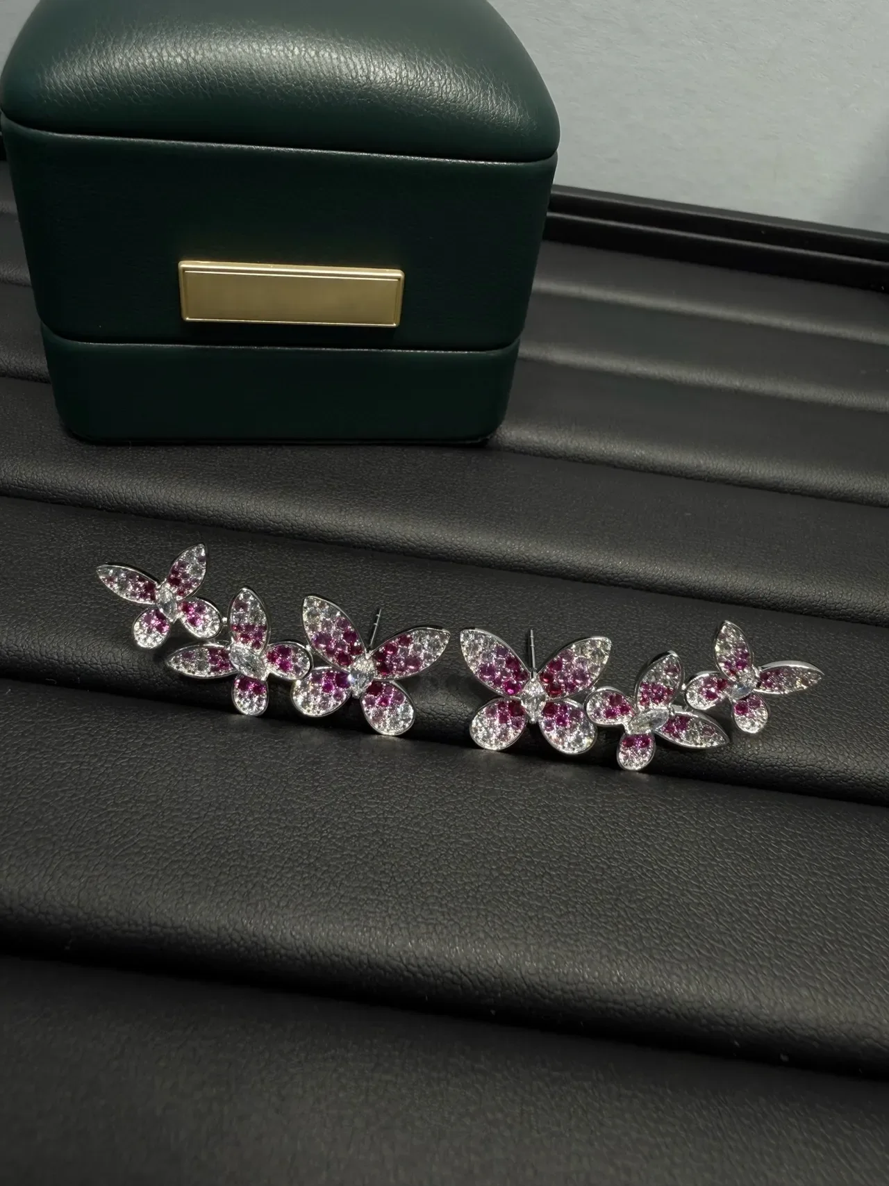 Van Cleef & Arpels Frivole Boucles d'oreilles floral cluster rose et blanc 5