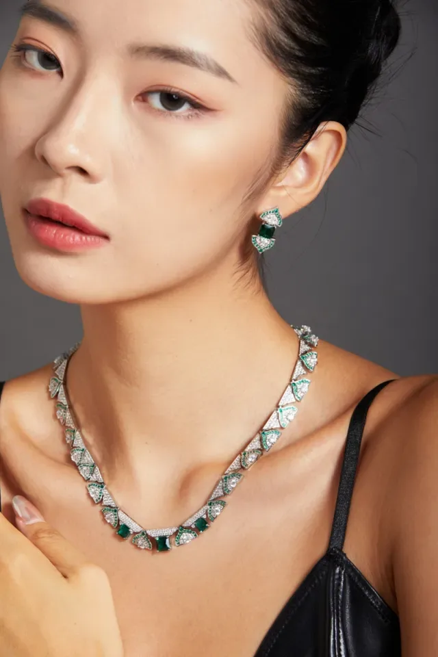 Van Cleef & Arpels Boucles d'oreilles Argent Vert Motif Feuille Géométrique Pierre Centrale Émeraude 6