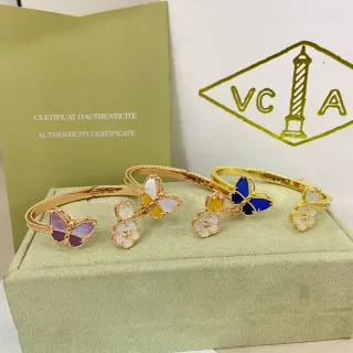 Van Cleef & Arpels Papillon and Alhambra أساور فراشة وزهور ذهبية