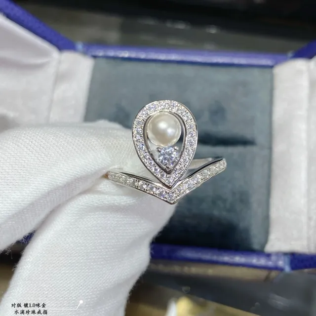 Van Cleef & Arpels Perlée Teardrop Pearl and Diamond Ring 2