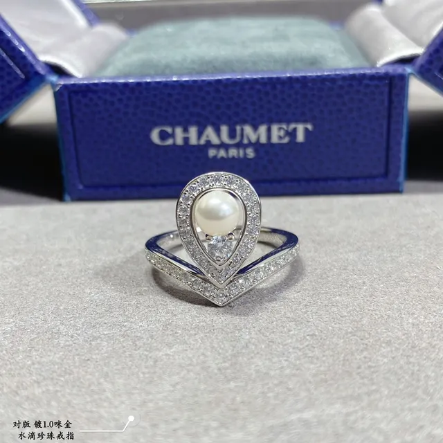Van Cleef & Arpels Perlée Teardrop Pearl and Diamond Ring 8