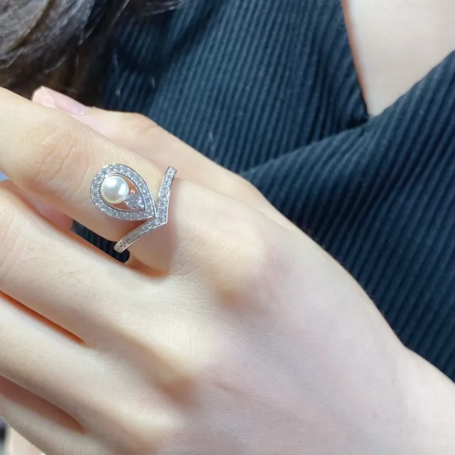 Van Cleef & Arpels Perlée Teardrop Pearl and Diamond Ring 9