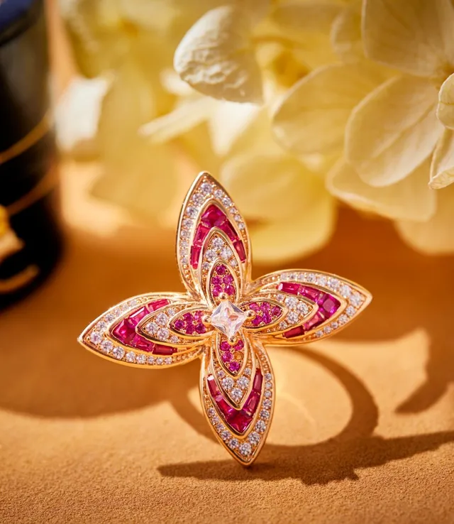 Van Cleef & Arpels Or Rose Bague Motif Floral-Butterfly Pavé-Set Diamants 4
