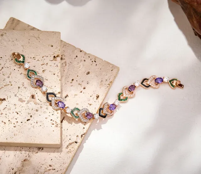 Van Cleef & Arpels Bracelet maillons en forme de cœur entrelacés violet et vert bordures diamants pavé 6