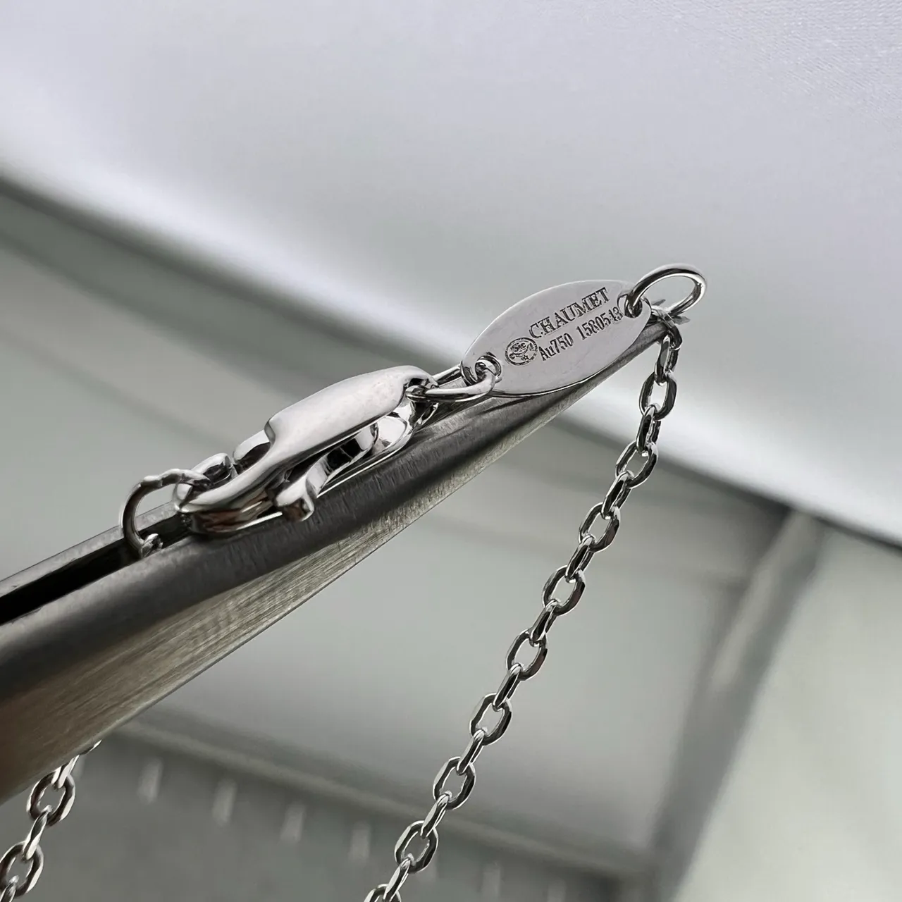 Van Cleef & Arpels قلادة ماس فضية بيضاء على شكل كمثرى متدفقة بنمط زهور وأوراق 2