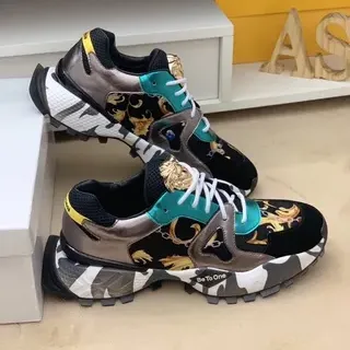 Versace Chain Reaction Baroque Print Lion Head मोटी स्नीकर्स