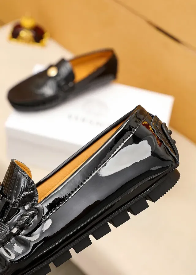Versace Chain Reaction Mocassin Noir Or Cuir Patenté Texture Embossée Feuille de Palmier 5