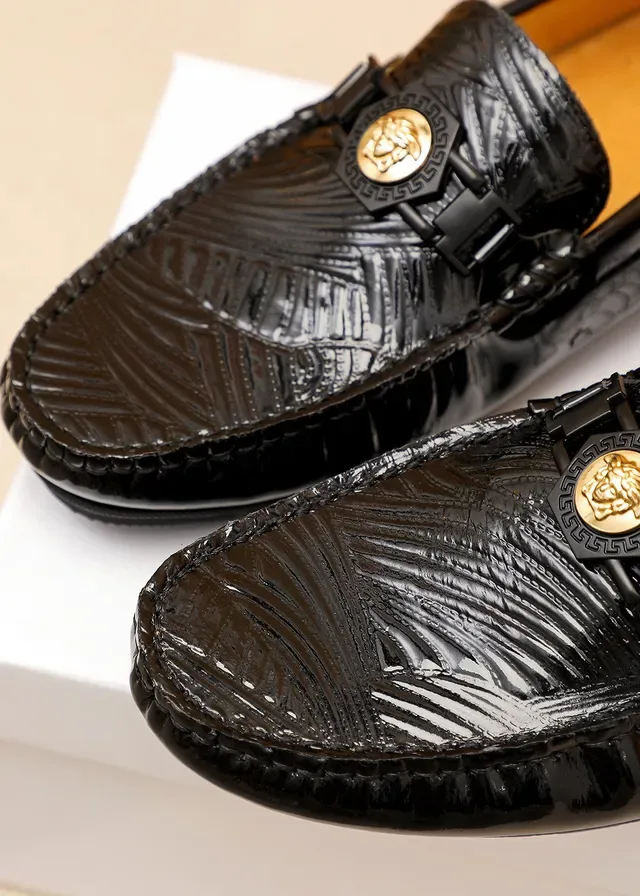Versace Chain Reaction Mocassin Noir Or Cuir Patenté Texture Embossée Feuille de Palmier 6