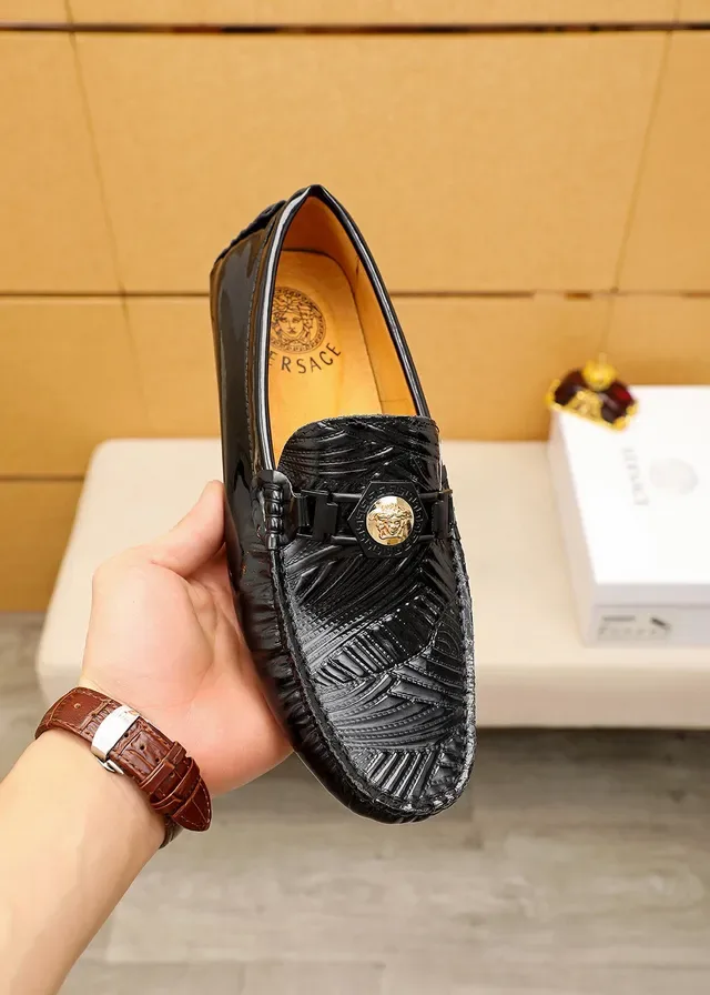 Versace Chain Reaction Mocassin Noir Or Cuir Patenté Texture Embossée Feuille de Palmier 8