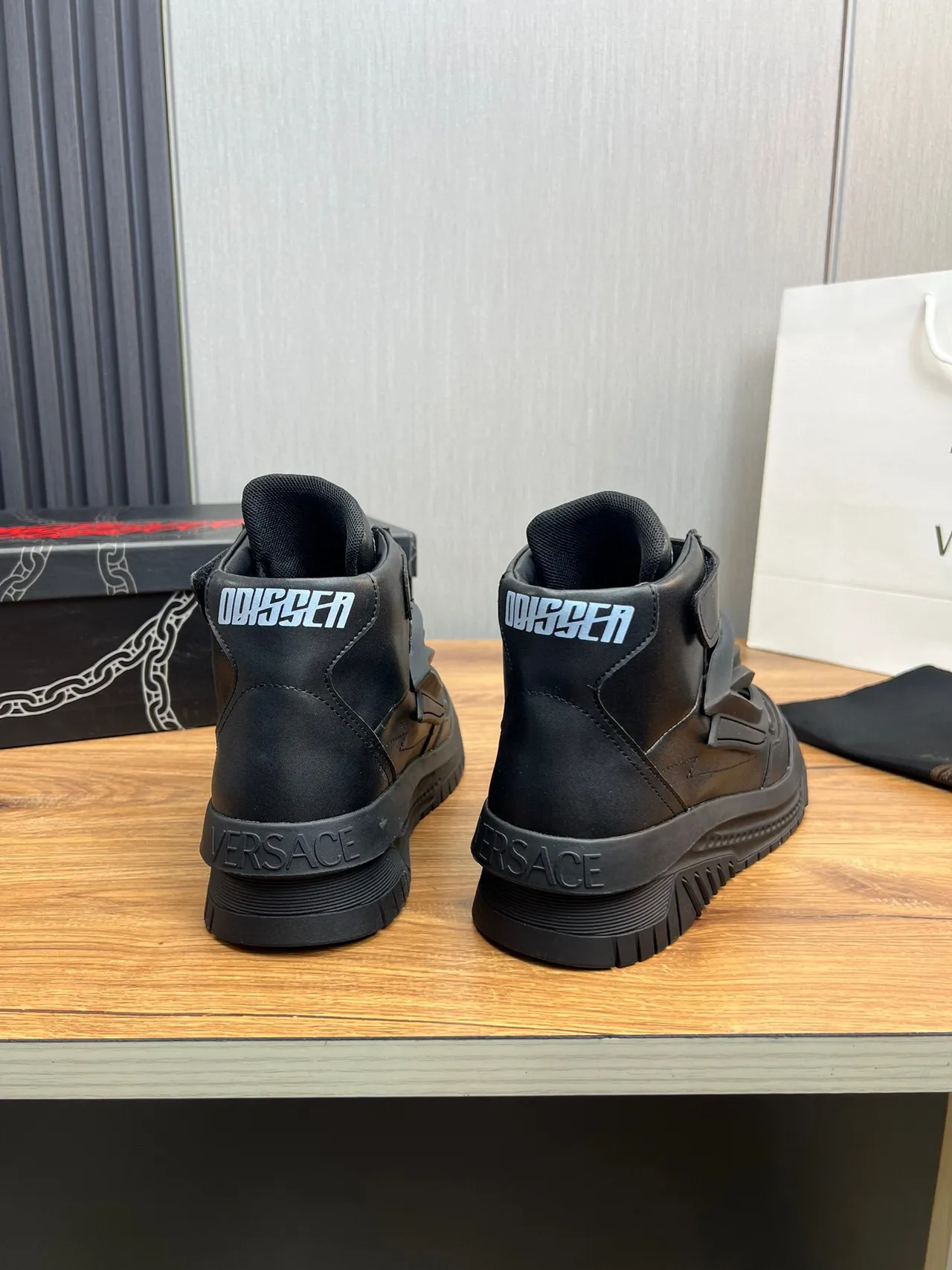 Versace Chain Reaction Black Medusa baskets lifestyle hautes 6