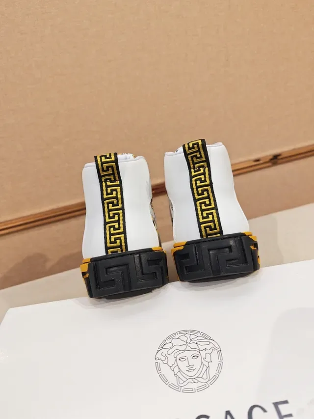 Versace Chain Reaction Medusa Baroque Print Baskets Lifestyle Hautes 3