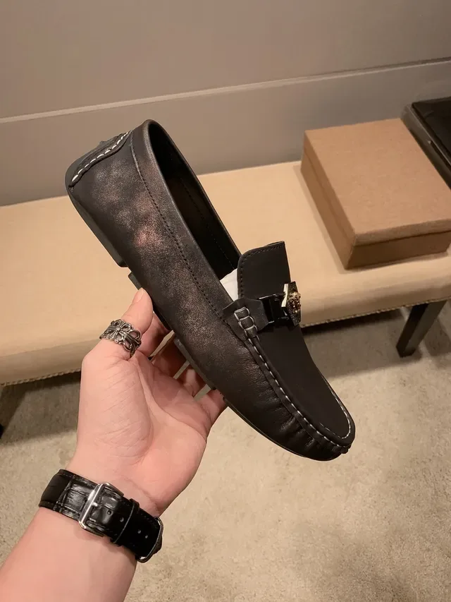 Versace Chain Reaction Medusa-Buckle Mocassins Noirs Patinés 4