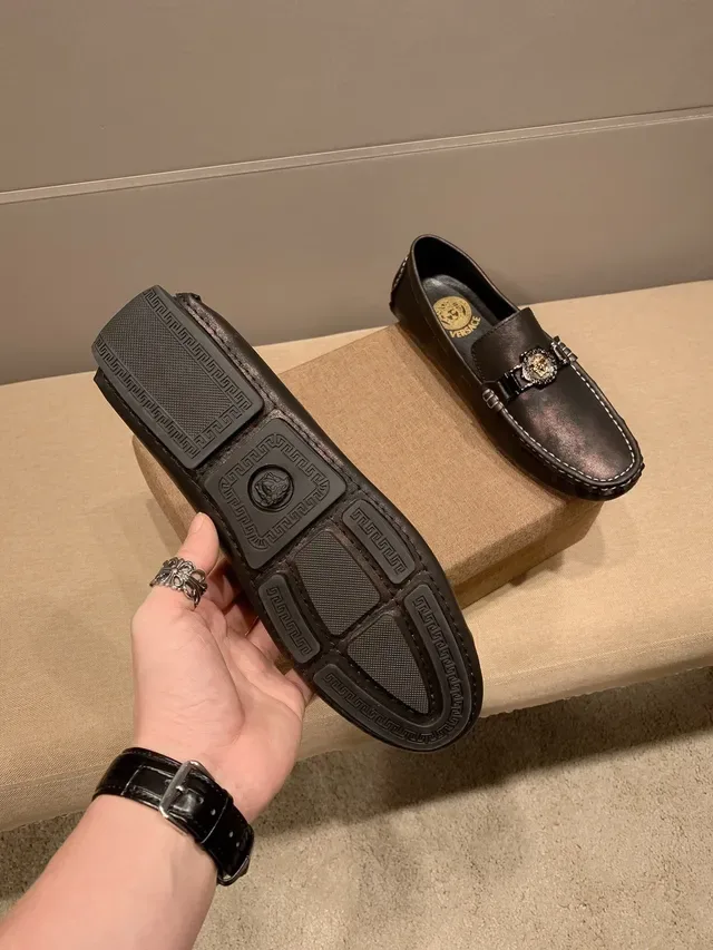 Versace Chain Reaction Medusa-Buckle Mocassins Noirs Patinés 5