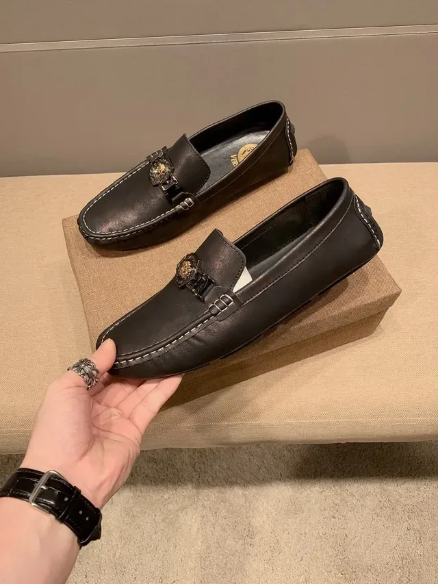 Versace Chain Reaction Medusa-Buckle Mocassins Noirs Patinés 6