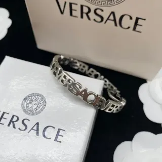 Versace Chain Reaction Pulsera Lettering Plata