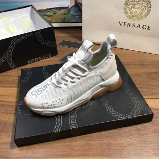 Versace Chain Reaction सफेद जाली और गम चंकी स्नीकर
