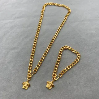 Versace सोने की कर्ब चेन मेड्यूसा हेड पेंडेंट नेकलेस