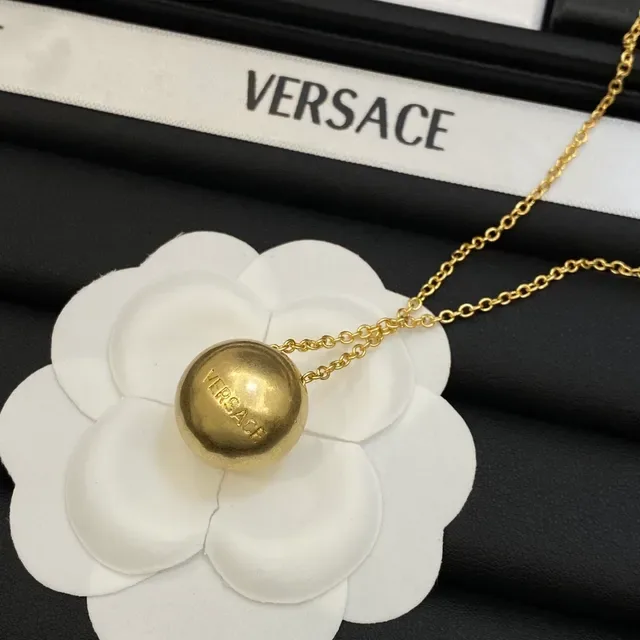 Versace সোনালী গোলাকার পেন্ডেন্ট নেকলেস 5