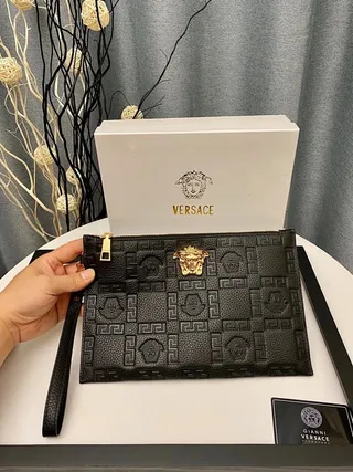 Versace Greca Medusa Clutch de couro preto com relevo estilo envelope 2