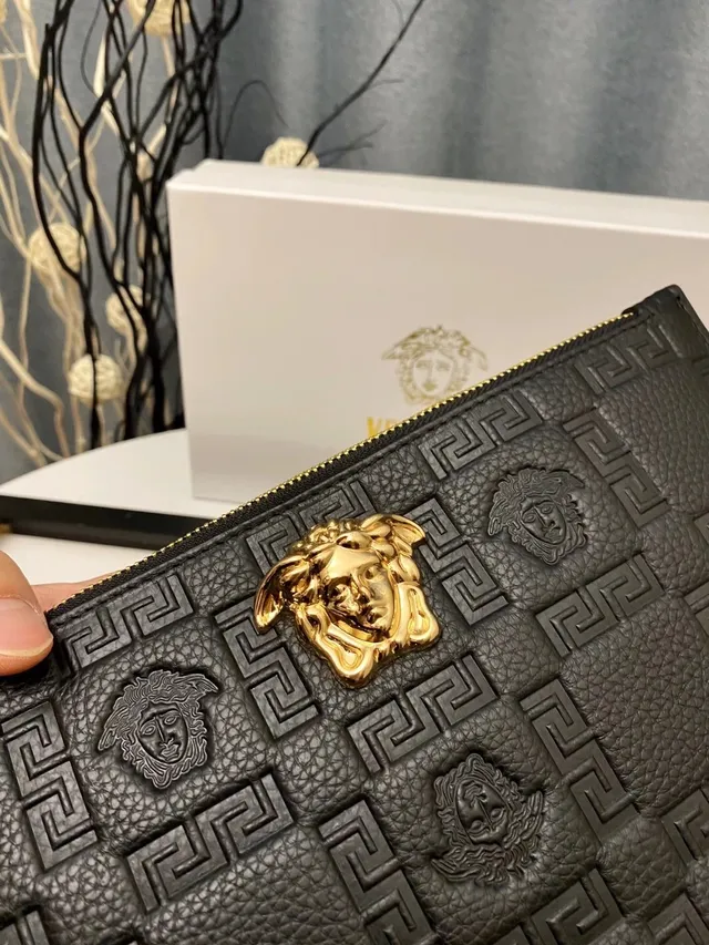 Versace Greca Medusa Clutch de couro preto com relevo estilo envelope 4