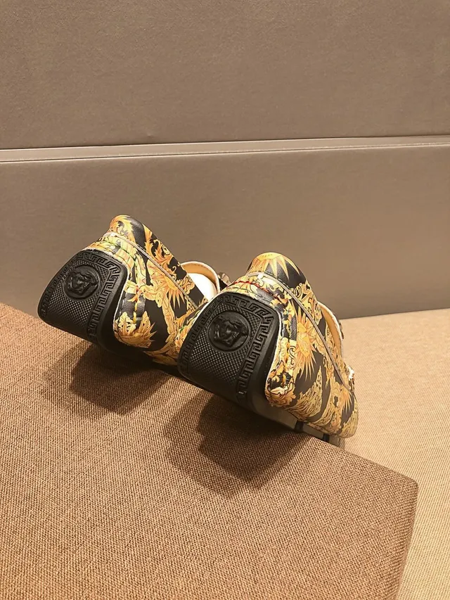 Versace Greca Odissea impressão barroca Medusa mocassins 3