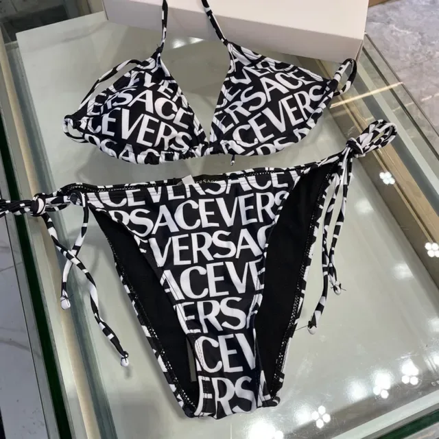 Versace Logo Print কালো সাদা হ্যালটার ট্রায়াঙ্গেল টপ সুইমওয়্যার 3