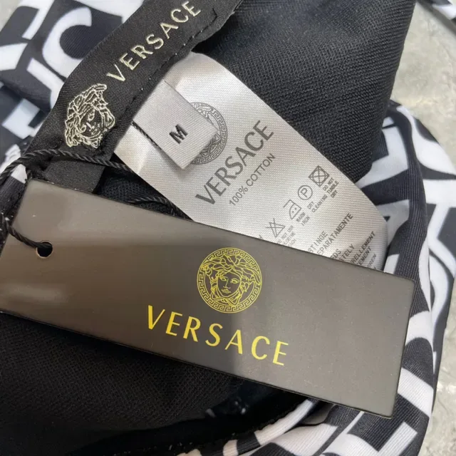 Versace Logo Print কালো সাদা হ্যালটার ট্রায়াঙ্গেল টপ সুইমওয়্যার 5