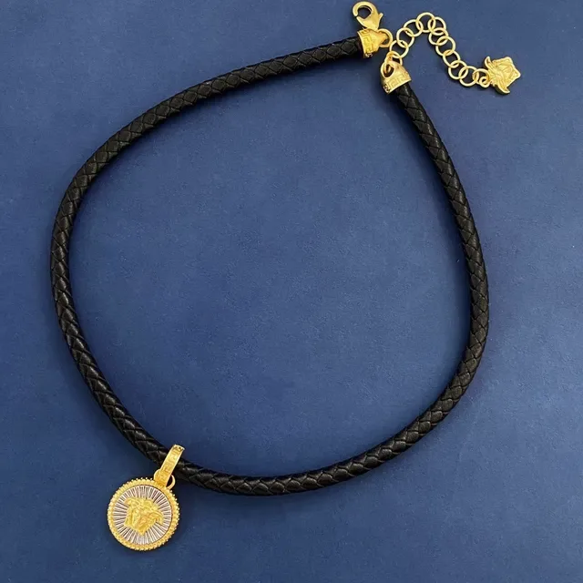 Versace Medusa Coin قلادة أسود ذهبي حبل جلد مضفر تعليقة 2