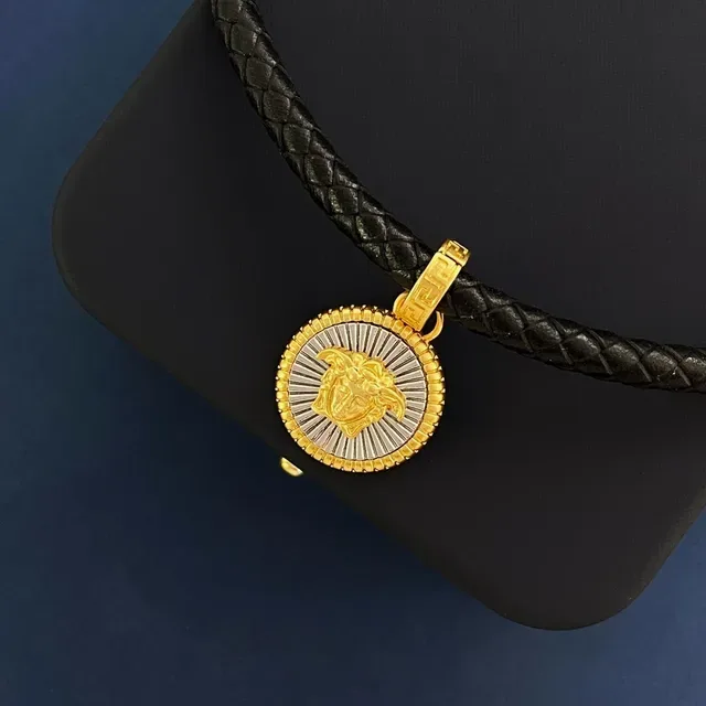 Versace Medusa Coin قلادة أسود ذهبي حبل جلد مضفر تعليقة 3