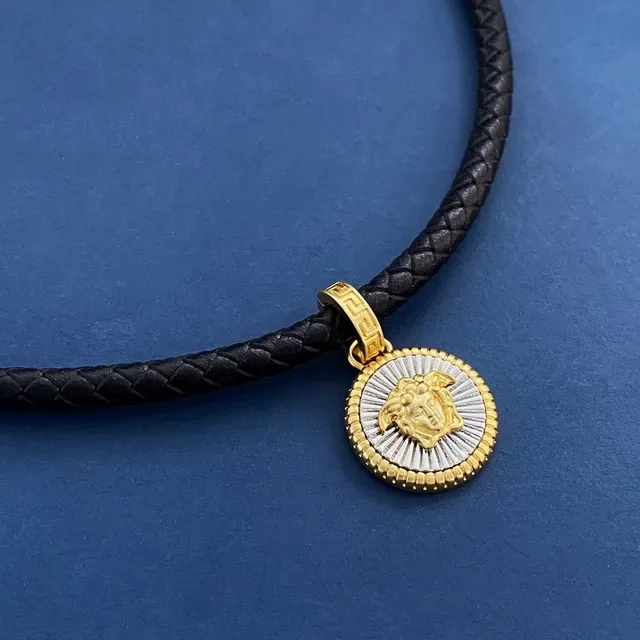 Versace Medusa Coin قلادة أسود ذهبي حبل جلد مضفر تعليقة 5