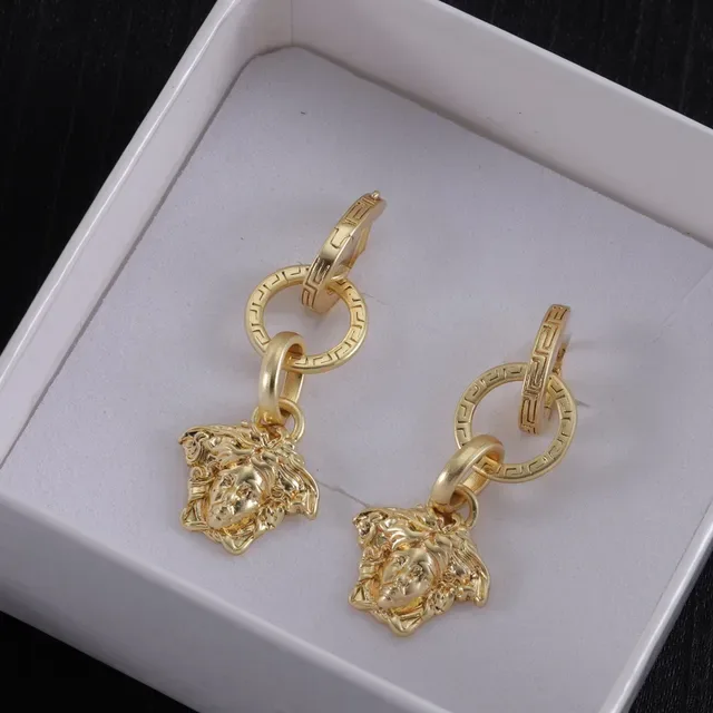 Versace Medusa Boucles d'oreilles à l'anneau double avec charm tête en or 2