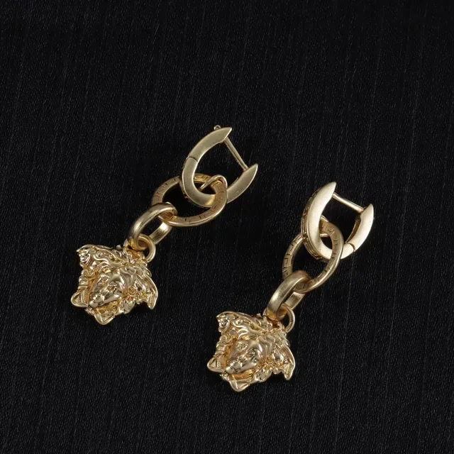 Versace Medusa Boucles d'oreilles à l'anneau double avec charm tête en or 3