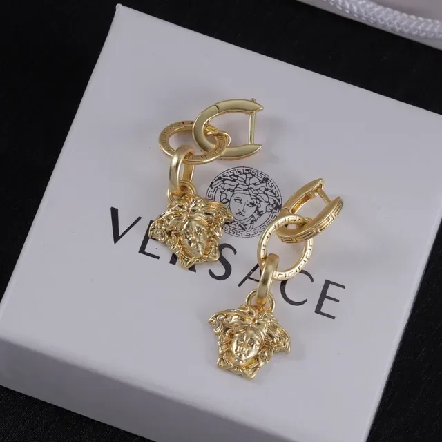 Versace Medusa Boucles d'oreilles à l'anneau double avec charm tête en or 5