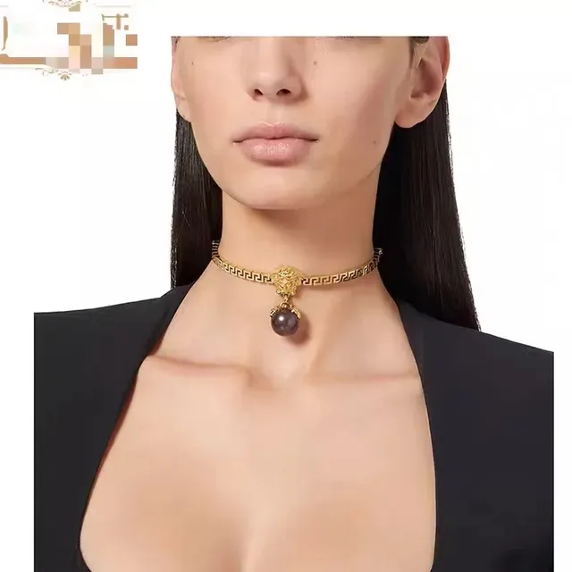 سوار Versace Medusa لؤلؤ ذهبي أسود تعويذة رأس إطار مفاتيح يوناني 2