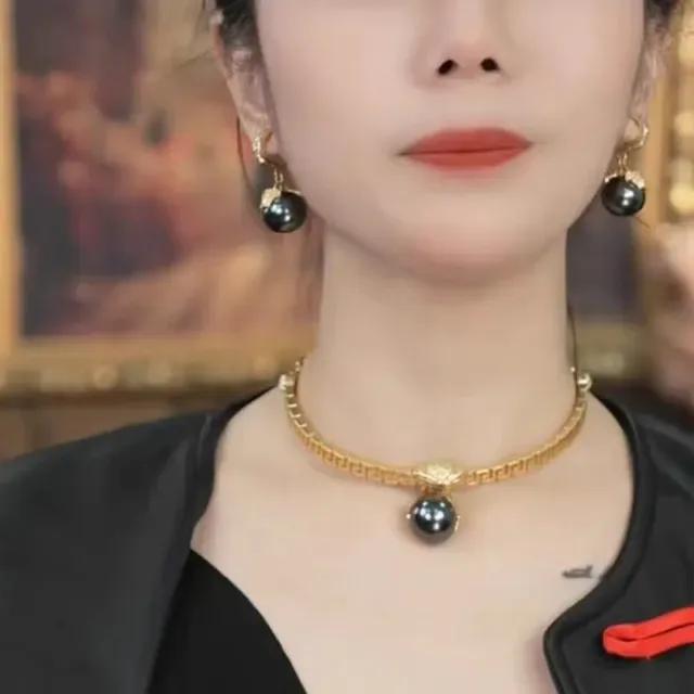 سوار Versace Medusa لؤلؤ ذهبي أسود تعويذة رأس إطار مفاتيح يوناني 3