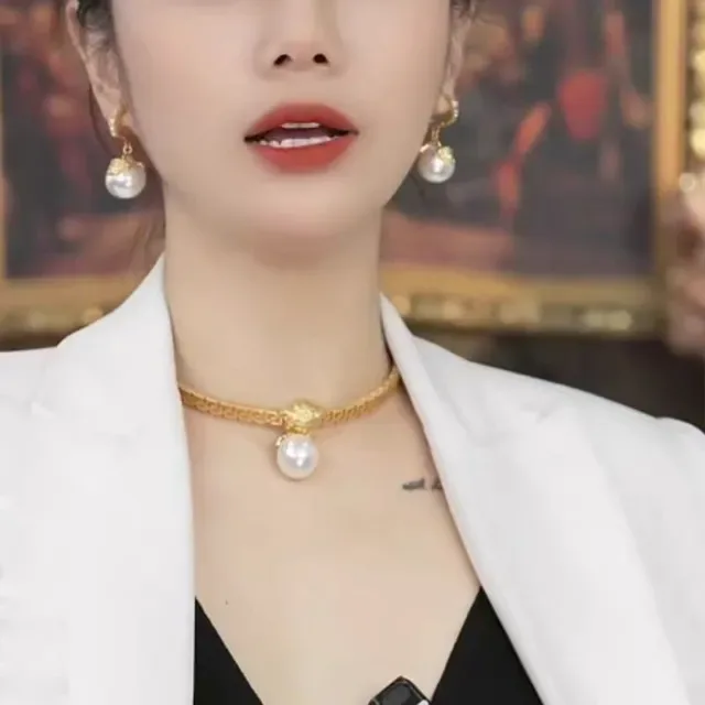 سوار Versace Medusa لؤلؤ ذهبي أسود تعويذة رأس إطار مفاتيح يوناني 4