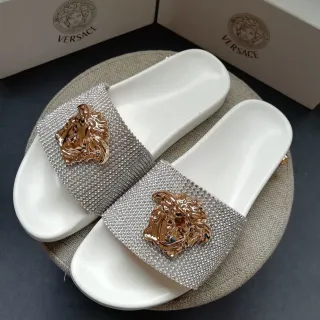 Versace Medusa Slide सफेद क्रिस्टल गोल्ड-टोन स्लिपर
