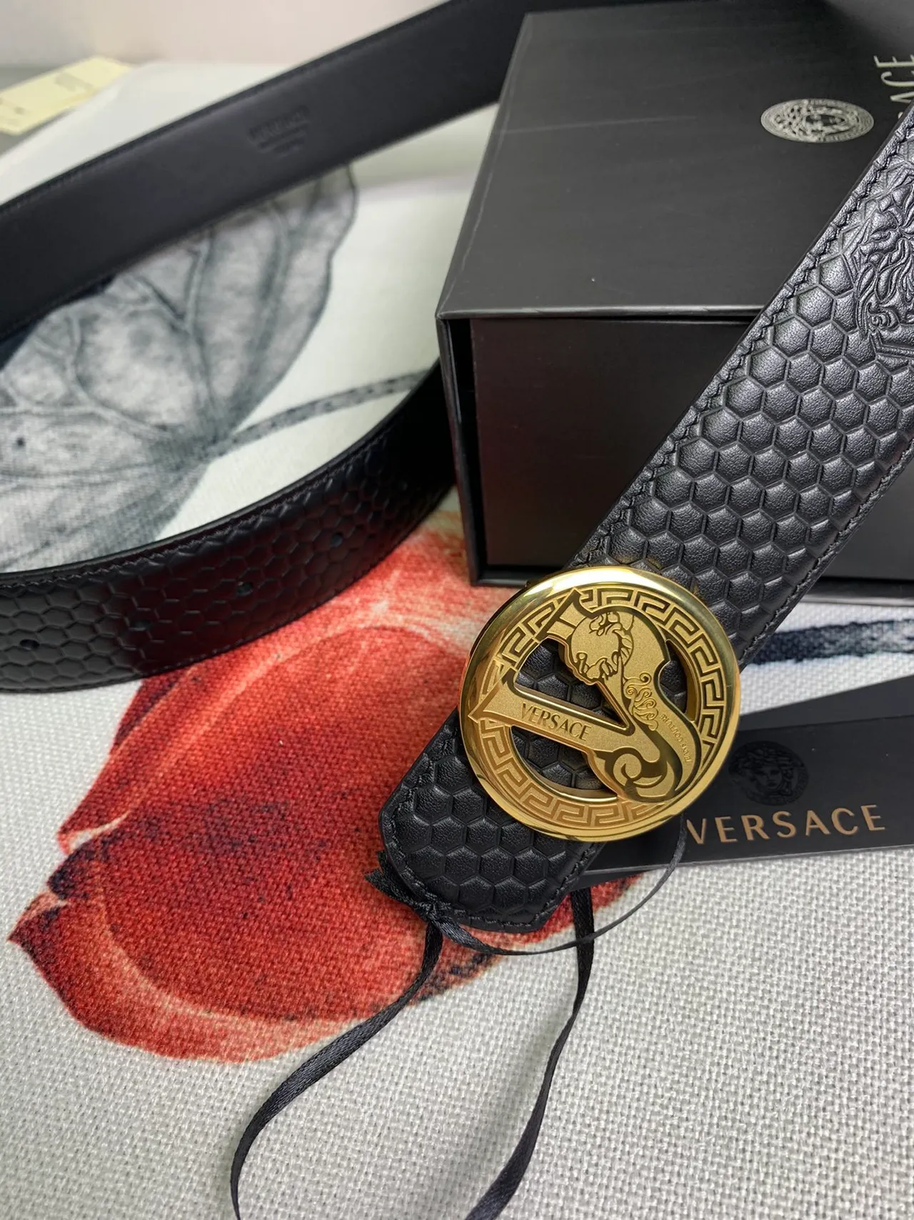 Versace Odissea ذهب أسود سداسي الاضلاع مرسوم رؤوس ميدوسا حزام جلدي 5