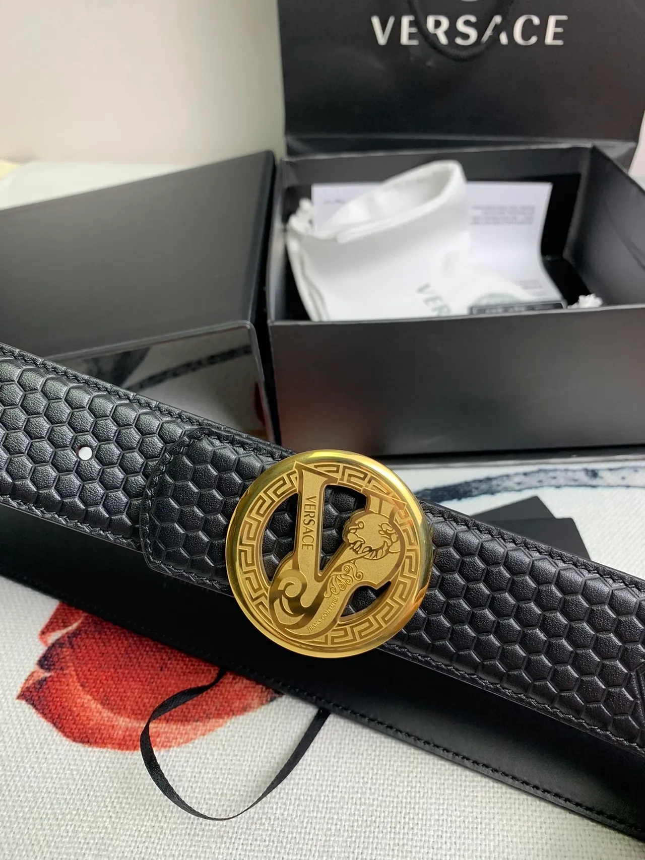 Versace Odissea ذهب أسود سداسي الاضلاع مرسوم رؤوس ميدوسا حزام جلدي 7