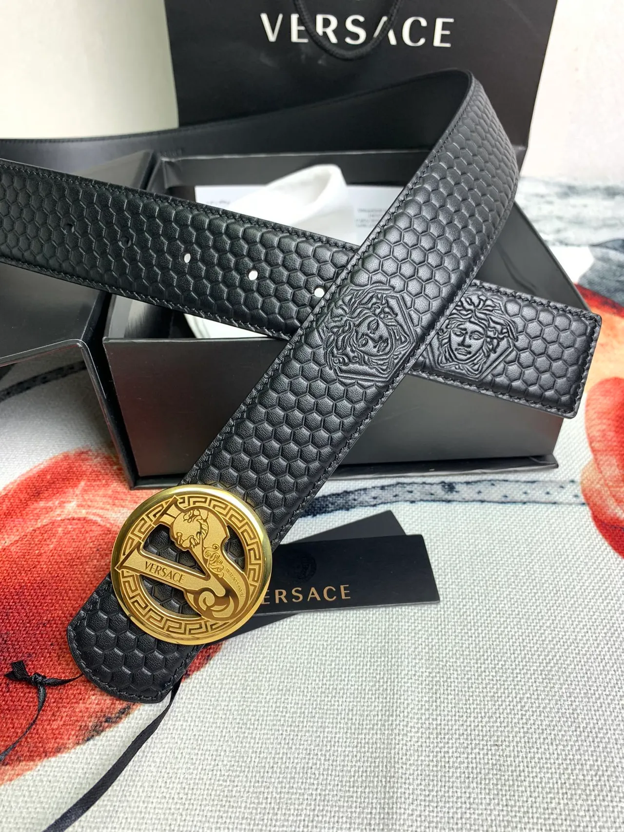 Versace Odissea ذهب أسود سداسي الاضلاع مرسوم رؤوس ميدوسا حزام جلدي 8