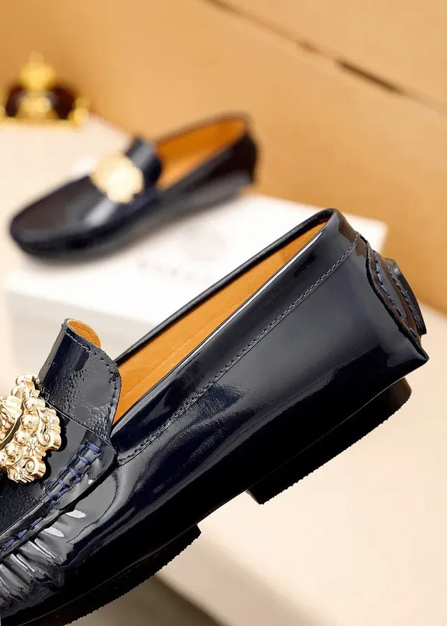 Versace Odissea Mocassin Noir Doré Cuir Crocodile Embossé Patenté avec Boucle Médusa et Hardware 3