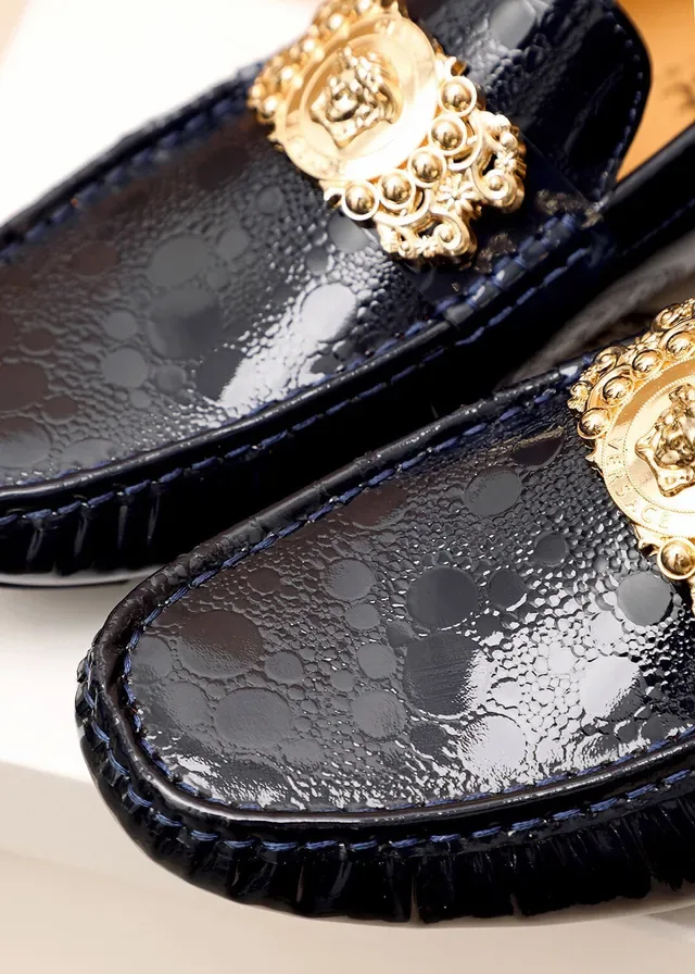 Versace Odissea Mocassin Noir Doré Cuir Crocodile Embossé Patenté avec Boucle Médusa et Hardware 5