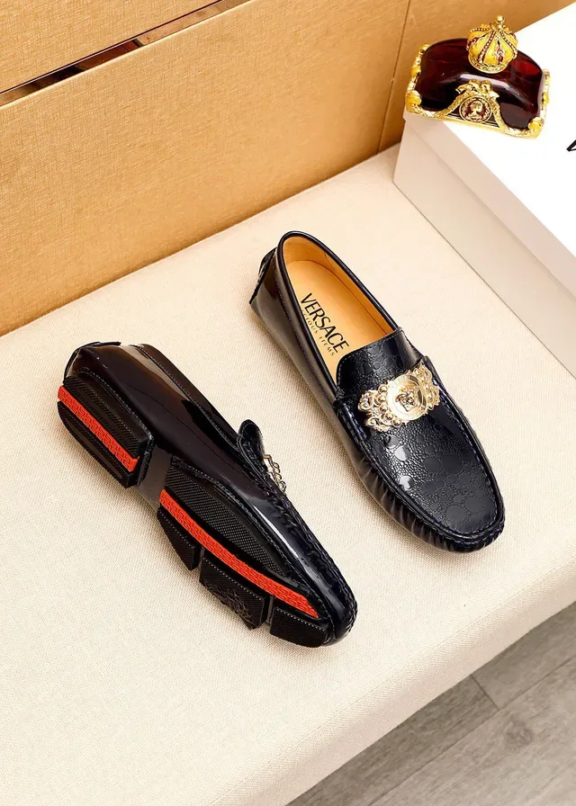 Versace Odissea Mocassin Noir Doré Cuir Crocodile Embossé Patenté avec Boucle Médusa et Hardware 9