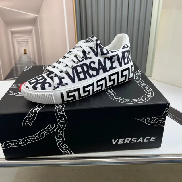 Versace Odissea zapatillas lifestyle con logotipo impreso blanco y negro 1