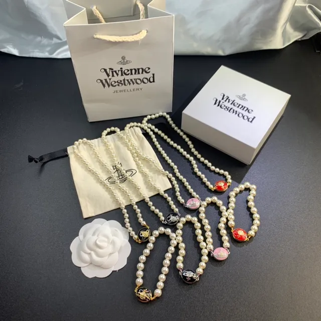 Vivienne Westwood Orb Collier de perles charm émaillé multicolore 1