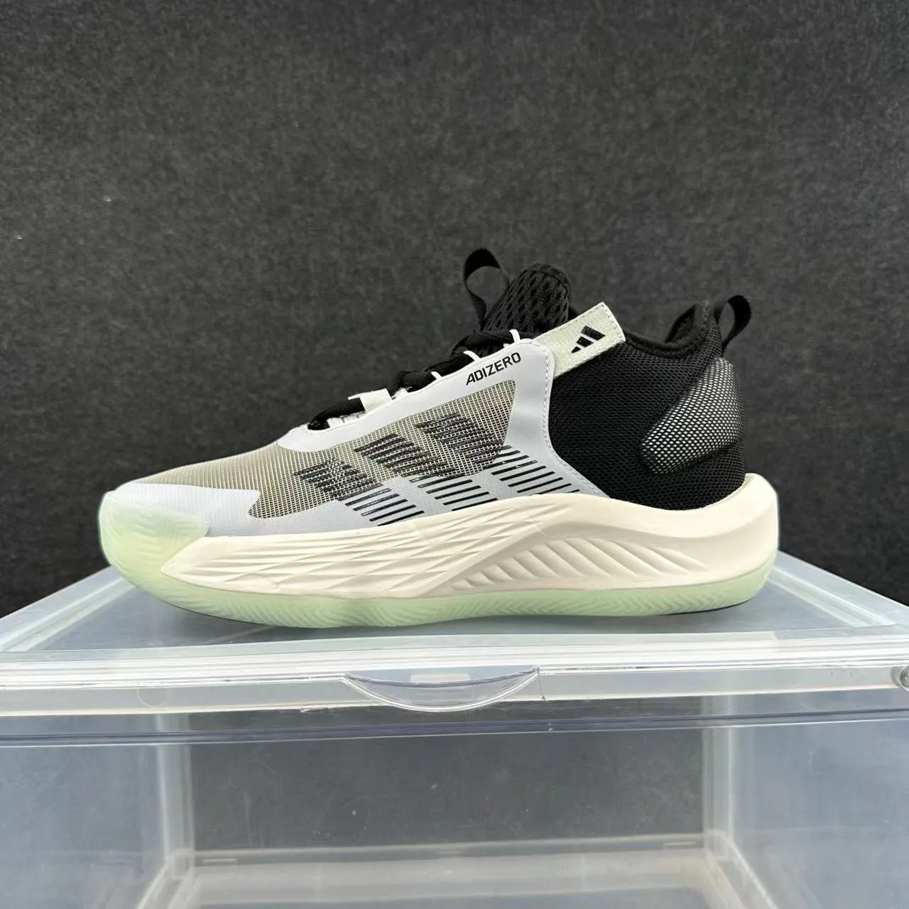 Adidas ADIZERO काला सफेद हल्का हरा बास्केटबॉल जूते 2