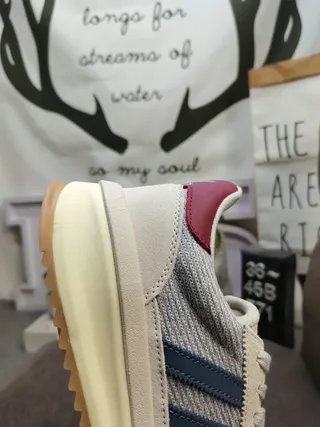 Adidas Beige Blue Retro Runner Silhouette Textured Knit Upper Lifestyle Sneakers 3